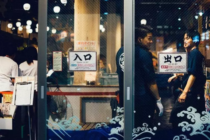 Contar sólo a los clientes, excluyendo al personal de ventas